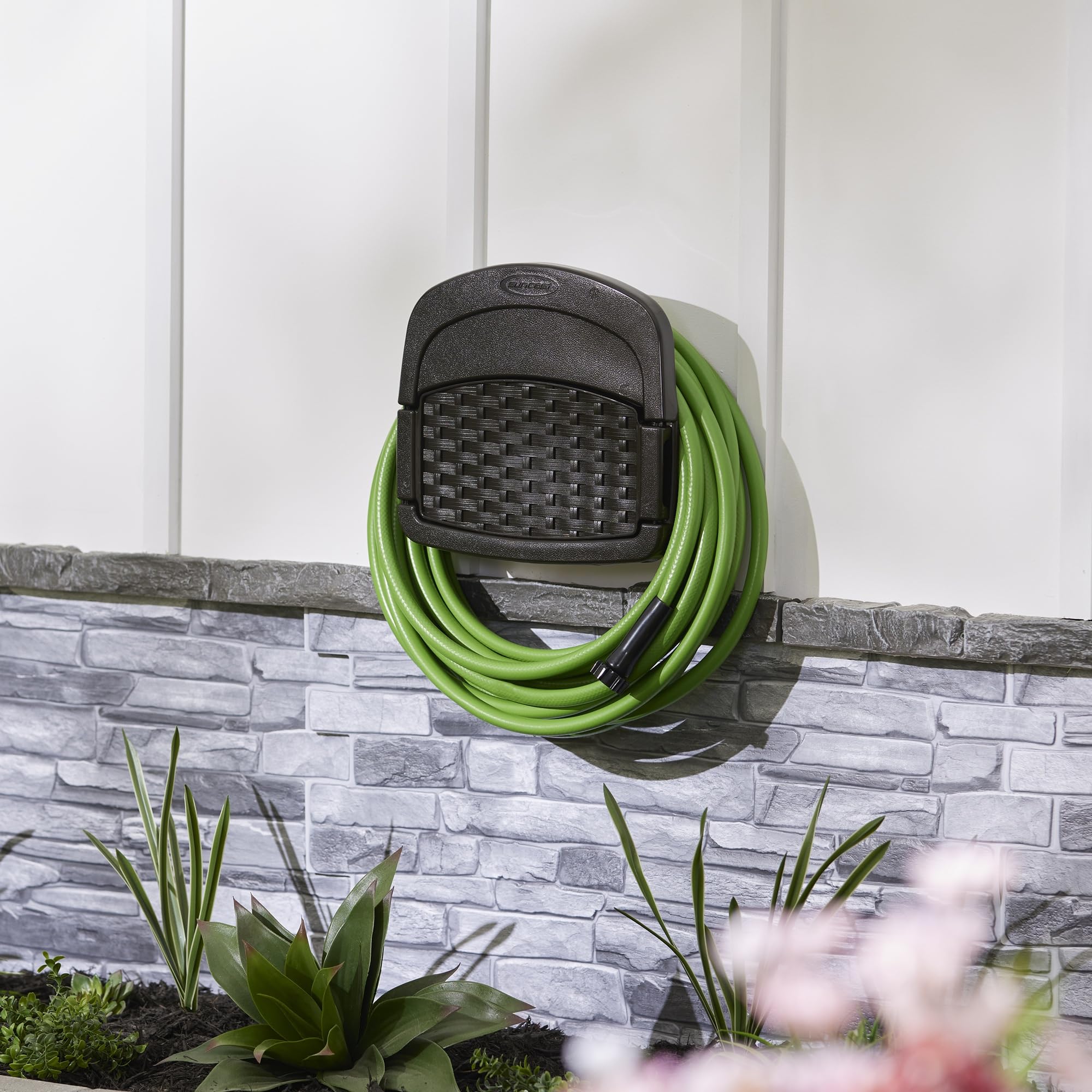 Suncast Hangout 150 Foot Resin Wicker Mounted Garden Storage Hose Rack, Brown - Image 9